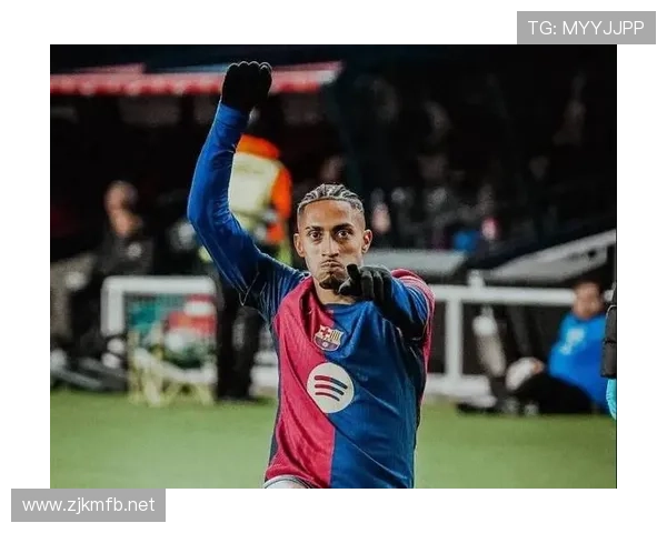 拉菲尼亚本赛季助攻数据显著提升,助力俱乐部争夺冠军之路状态回暖。 拉菲尼亚本赛季助攻数据显著提升,助力俱乐部争夺冠军之路状态回暖。