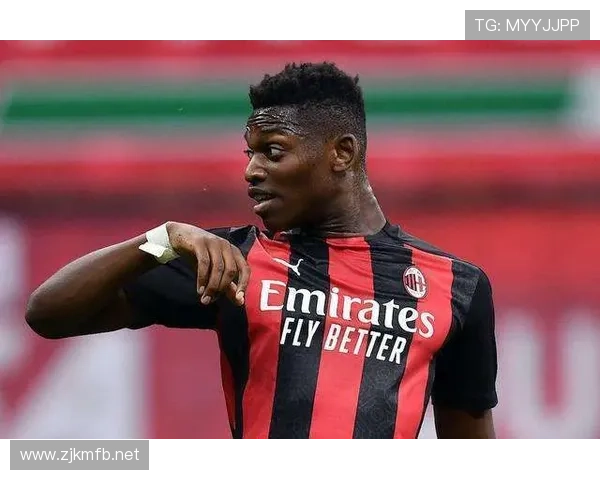 边路一对一统治力:莱奥的核心武器 边路一对一统治力:莱奥的核心武器