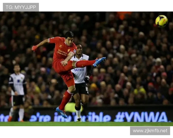 苏亚雷斯撕裂英超顶级防线的战术分析